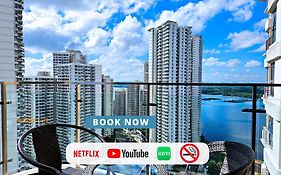 Country Garden Danga Bay By Widebed Jb